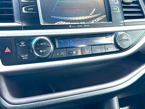 Used 2018 Toyota Highlander Plus image 34