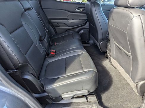 Used 2021 GMC Acadia SLT w/ Elevation Edition image 13