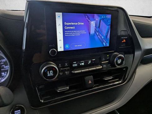 Used 2023 Toyota Highlander LE FWD image 13