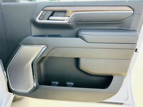 Used 2025 Chevrolet Silverado 2500 High Country w/ Technology Package image 37