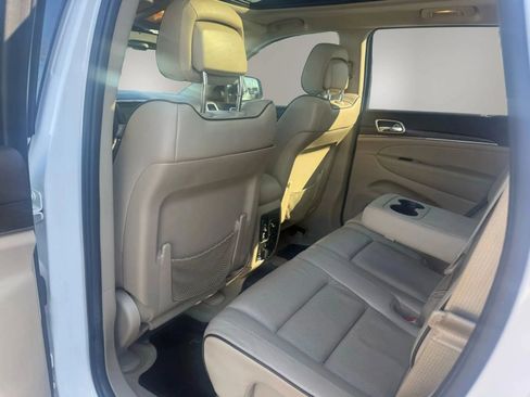 Used 2014 Jeep Grand Cherokee Overland w/ Advanced Technology Group AWD/4WD image 31