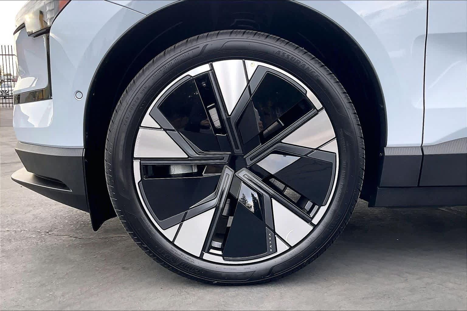 Used 2025 Volvo EX30 Ultra RWD image 12
