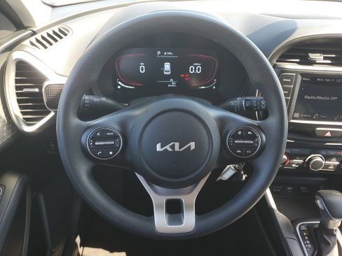 Used 2025 Kia Soul LX w/ LX Technology Package image 17