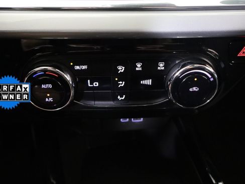 Certified 2025 Chevrolet Trax LT FWD image 27