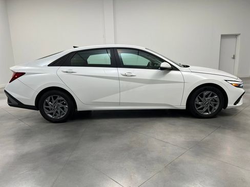 Used 2024 Hyundai Elantra SEL image 8