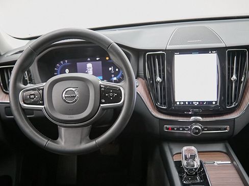 Certified 2023 Volvo XC60 B5 Ultimate w/ Climate Package image 24