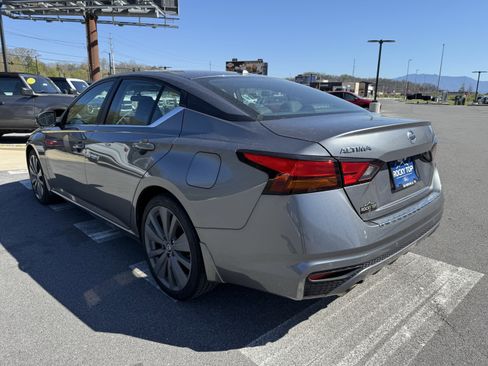 Used 2021 Nissan Altima 2.5 SR w/ SR Premium Package image 7