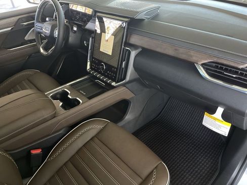 New 2026 GMC Acadia Denali Ultimate AWD/4WD image 30