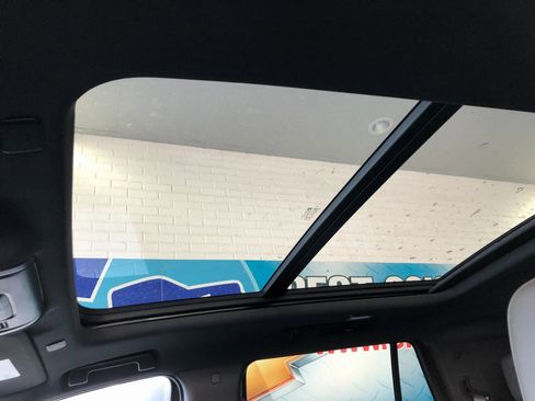 Used 2022 Chevrolet Tahoe Z71 w/ Z71 Off-Road Package image 22