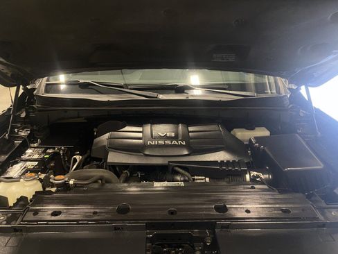 Used 2018 Nissan Titan SL w/ Midnight Edition AWD/4WD image 17
