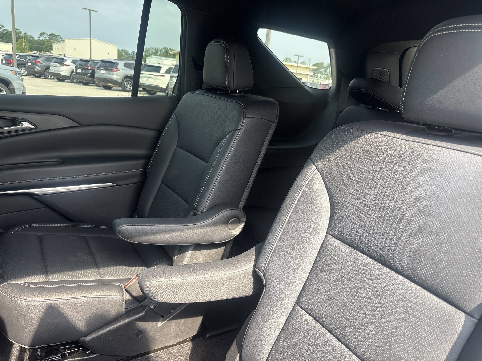 Used 2025 Chevrolet Traverse LT AWD/4WD image 18