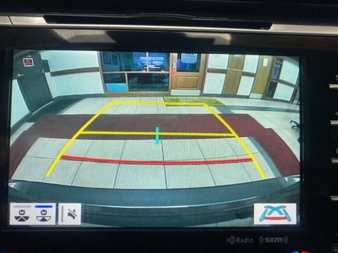 Used 2020 Toyota Camry SE w/ Sunroof Package image 31