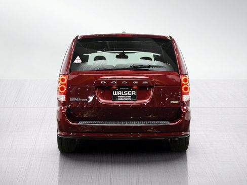 Used 2019 Dodge Grand Caravan SXT w/ Blacktop Package FWD image 5