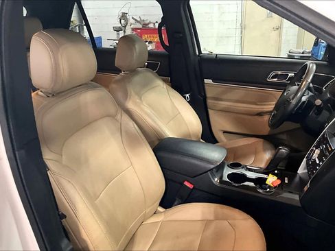 Used 2017 Ford Explorer Limited FWD image 9
