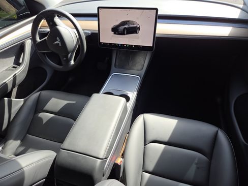 Used 2024 Tesla Model Y Long Range AWD/4WD image 29