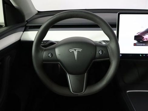 Used 2024 Tesla Model Y Long Range RWD image 13