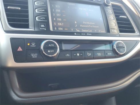 Used 2018 Toyota Highlander Limited Platinum image 24
