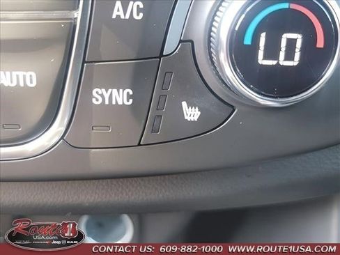 Used 2023 Chevrolet Traverse LT image 25