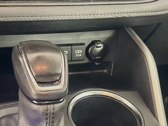Used 2021 Toyota Highlander XLE FWD image 17