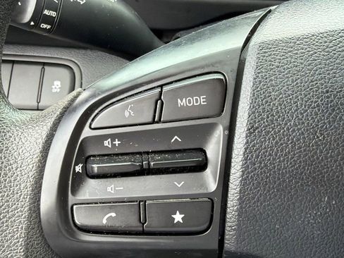Used 2025 Hyundai Venue SE FWD image 18