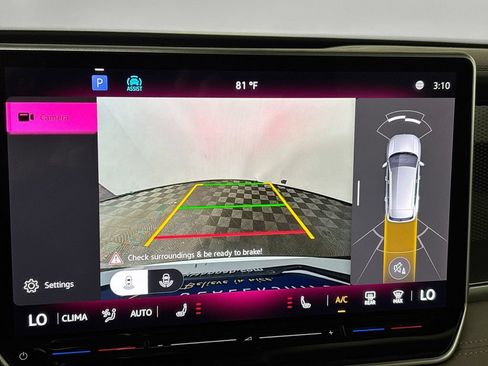 Certified 2025 Volkswagen Tiguan SE FWD image 18