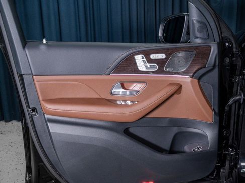 New 2026 Mercedes-Benz GLS 580 4MATIC image 13