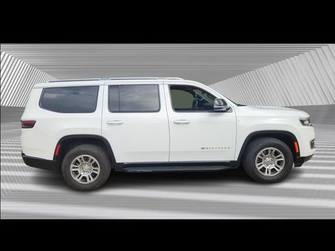Used 2023 Jeep Wagoneer 4WD image 3