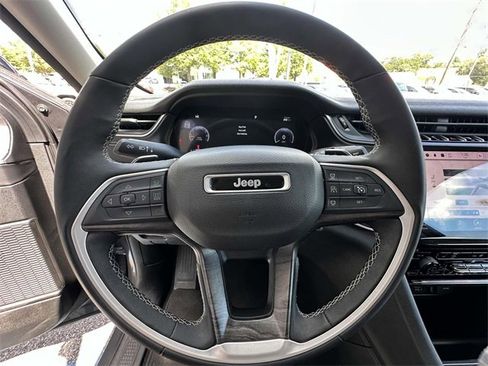 Used 2024 Jeep Grand Cherokee Limited image 30