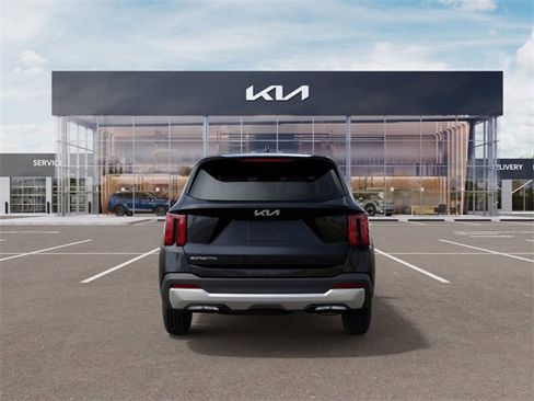 Used 2025 Kia Sorento LX image 5