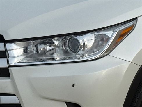 Used 2019 Toyota Highlander XLE image 4