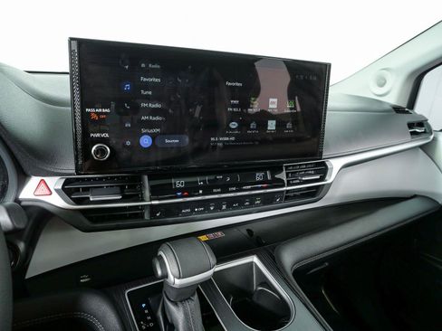 Used 2025 Toyota Sienna XLE w/ XLE Plus Package FWD image 12