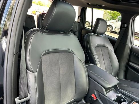 New 2024 Jeep Grand Cherokee Altitude image 23