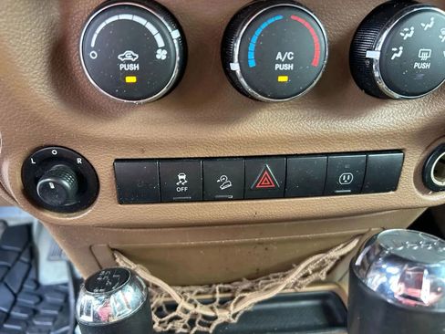 Used 2017 Jeep Wrangler Unlimited Sahara AWD/4WD image 20