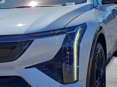 New 2025 Cadillac Optiq Sport 1 w/ LPO, ONYX Package image 7