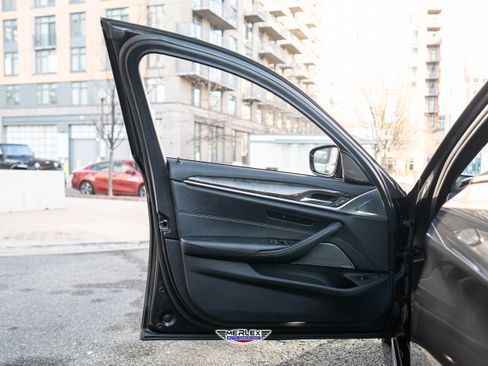 Used 2019 BMW 540i w/ M Sport Package image 48