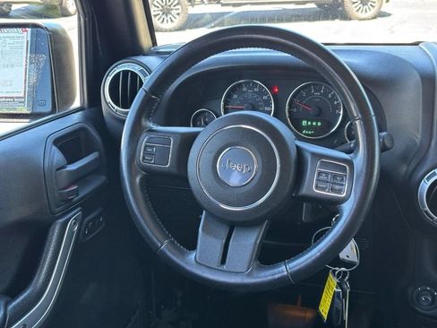 Used 2015 Jeep Wrangler Unlimited Sahara AWD/4WD image 13