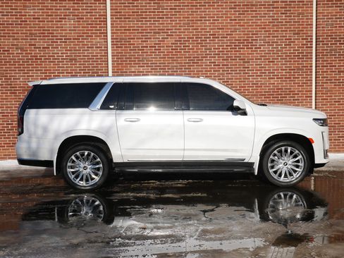 Used 2023 Cadillac Escalade ESV Premium Luxury image 26