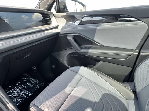 New 2026 Volkswagen Tiguan SE R-Line AWD/4WD image 26