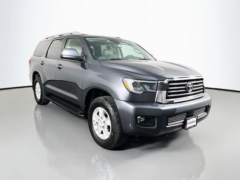 Used 2019 Toyota Sequoia SR5 AWD/4WD image 4
