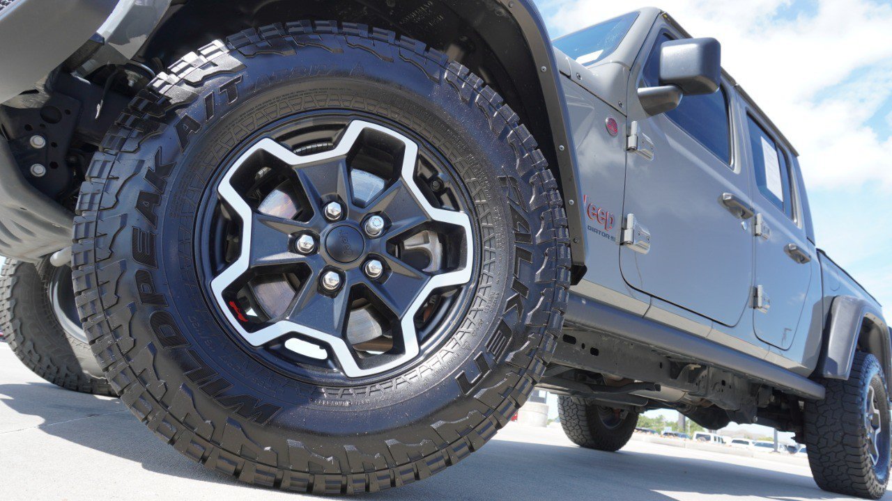Used 2023 Jeep Gladiator Rubicon w/ Cold Weather Group AWD/4WD image 11