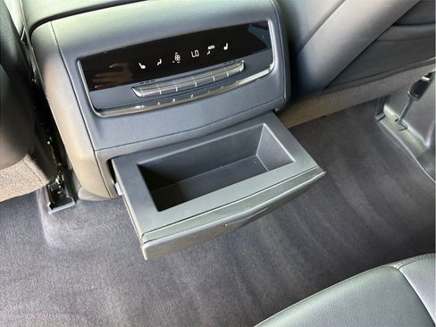 Used 2022 Cadillac Escalade Luxury RWD image 45