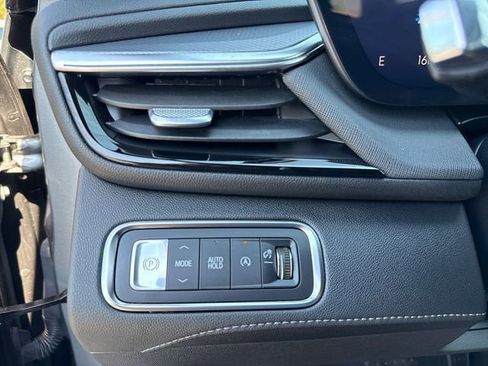 Used 2025 Buick Enclave Sport Touring FWD image 25