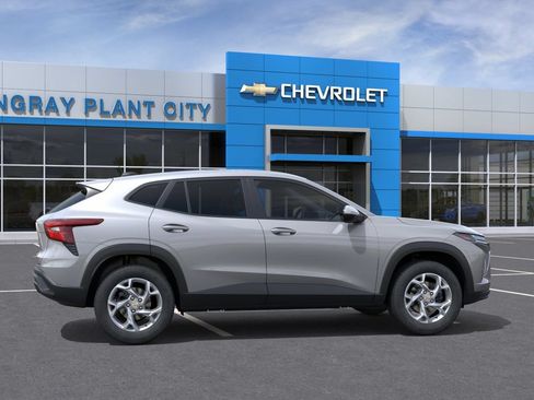 New 2026 Chevrolet Trax LS w/ LS Convenience Package FWD image 5