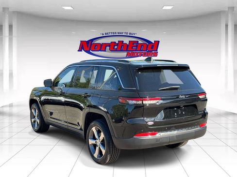Used 2022 Jeep Grand Cherokee Limited w/ Trailer Tow Prep Group (B) AWD/4WD image 5