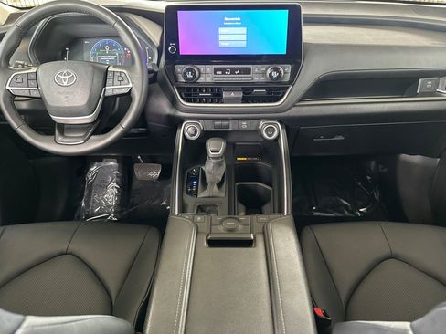 Certified 2024 Toyota Grand Highlander XLE image 17