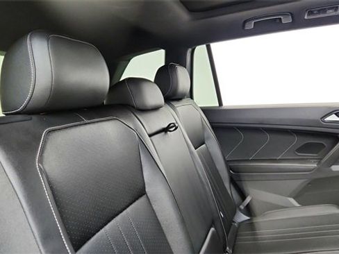 Used 2023 Volkswagen Tiguan SE R-Line image 25
