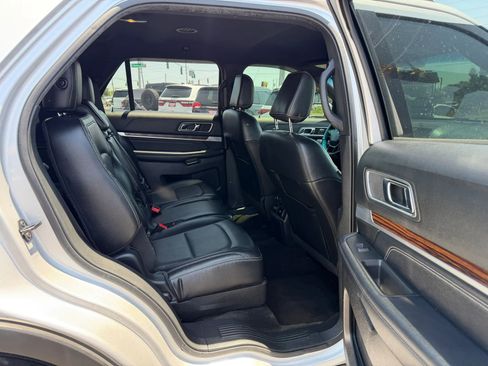 Used 2018 Ford Explorer Limited FWD image 9