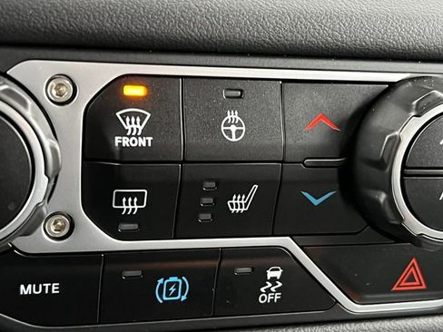 Used 2025 Jeep Wrangler Unlimited Sahara w/ Safety Group image 28