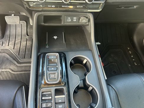 Used 2025 Honda Pilot Elite image 13