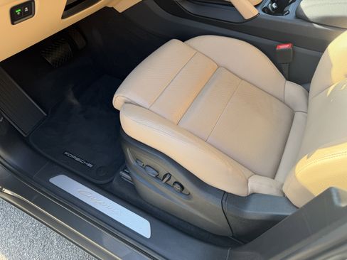 Used 2025 Porsche Cayenne image 14